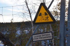 Unterhalb eines Wasserkraftwerks herumzuklettern ist nie eine gute Idee.