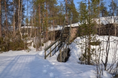 Der Weg zum Aussichtspunkt in Harsprånget lohnt sich schon wegen attraktiven Landschaft,