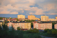 Kiruna-Haeuser-Mitternachtssonne