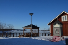 Rastplatz Porjus mit Blick aufs Wasser.