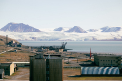 Pyramiden-Impression-im-Sommer-001-URBANISTER