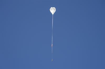 Riesiger Testballon in höchster Höhe unterwegs